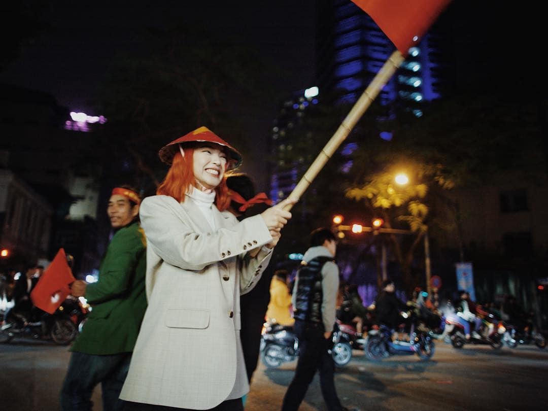 Châu Bùi vui vẻ với khoảnh khắc mừng ngày Quốc Khánh.