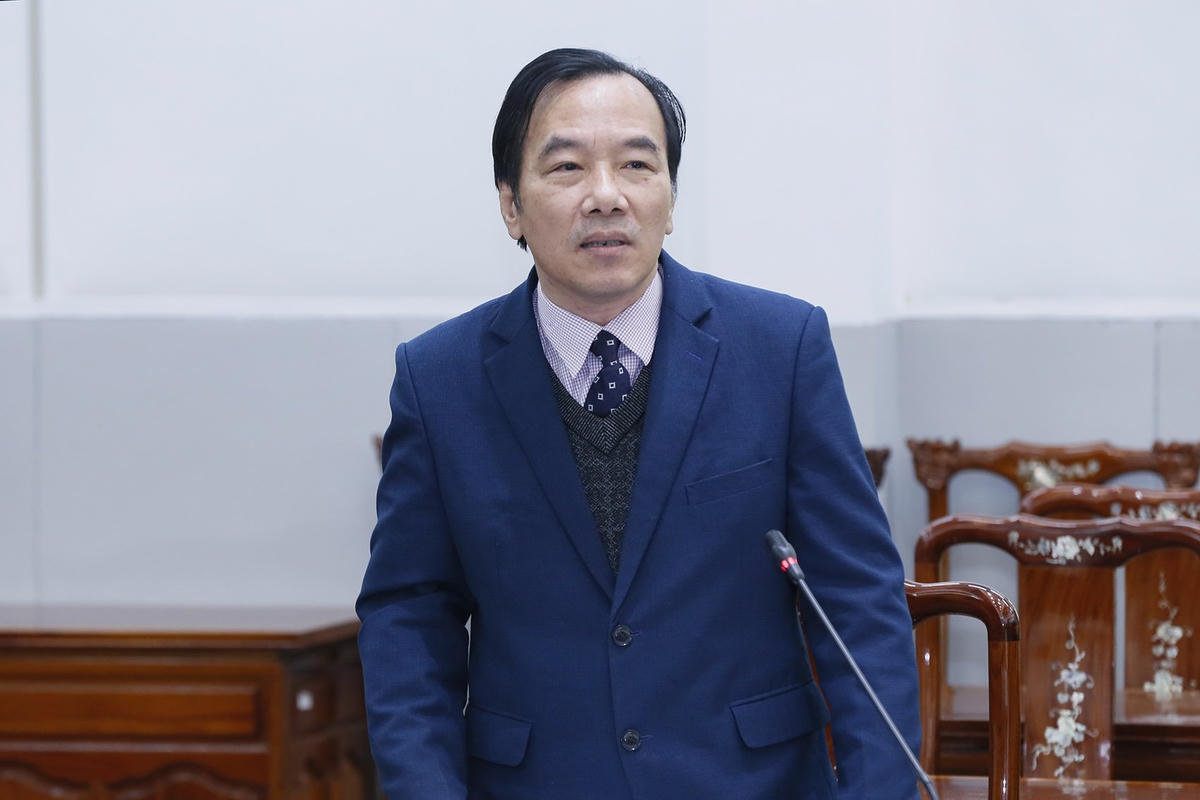 Phó Chủ tịch Ngô Sách Thực phát biểu tại phiên họp.
