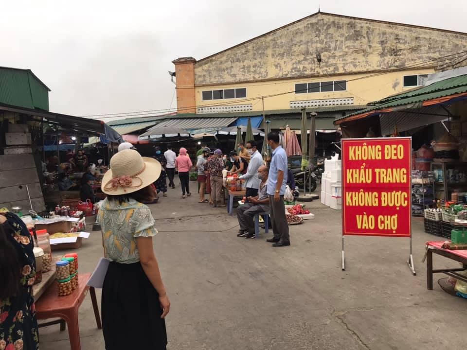 Chính quyền xã Hưng Lộc, TP Vinh (Nghệ An) rất quyết liệt trong công tác phòng chống Covid-19 (Ảnh: Điền Bắc)