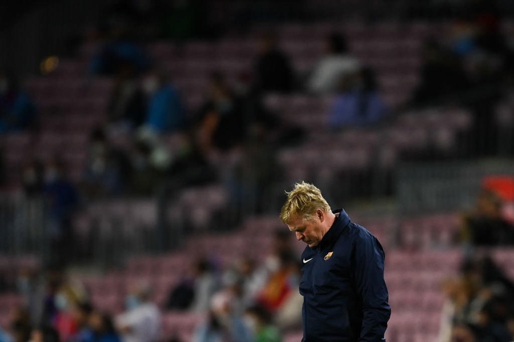 HLV Koeman đối mặt với quyết định sa thải.