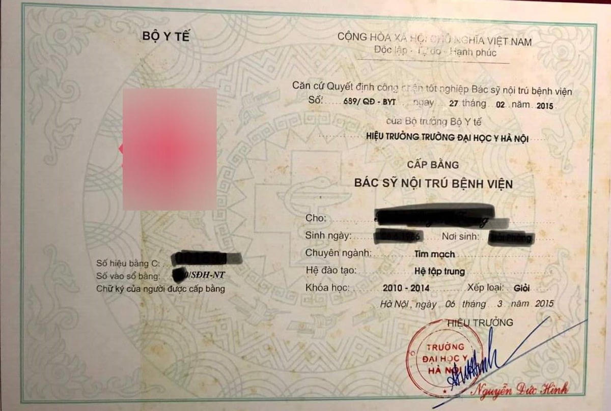 Việc không cấp đủ văn bằng cho bác sĩ nội trú của Đại học Y Hà Nội đã tồn tại nhiều năm, ảnh hưởng trực tiếp đến công việc, sự nghiệp và đời sống của các bác sĩ nội trú.