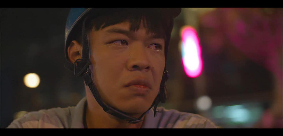 Trung Ruồi gây ấn tượng với những cảnh phim khóc đầy cảm xúc. 