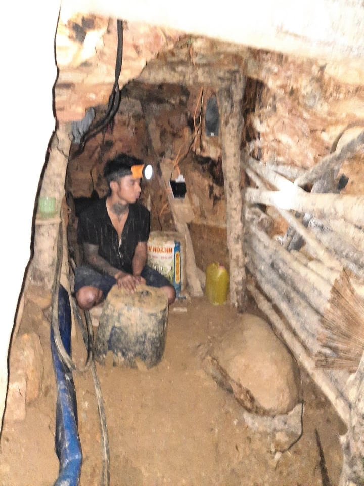Một địa điểm khai thác vàng trái phép ở huyện Phước Sơn.