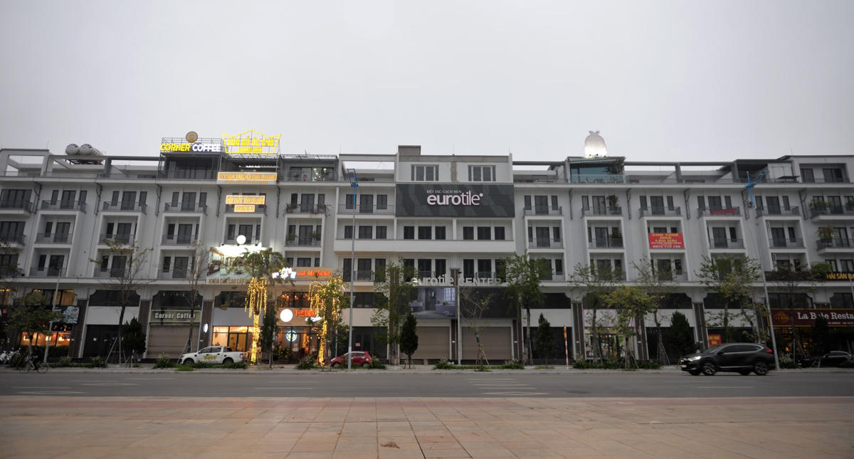 Tuy nhiên, tình trạng cơi nới, tự ý xây dựng thêm tầng... đã khiến cảnh quan chung của khu đô thị bị phá vỡ, gây bức xúc trong dư luận.