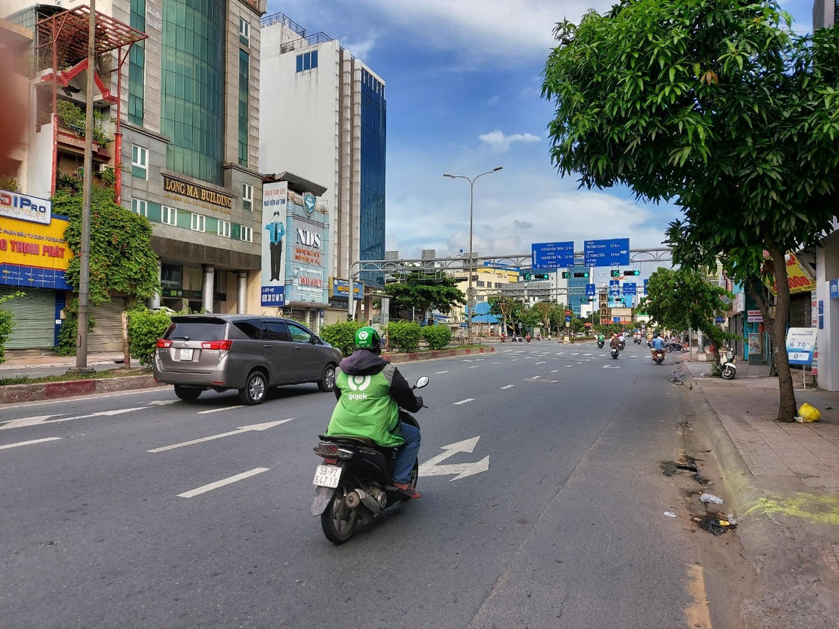 Ngã tư đường Công Hòa và đường Tân Kỳ Tân Quý là "điểm đen" kẹt xe, nhưng chiều ngày 10/7 lại rất vắng vẻ.