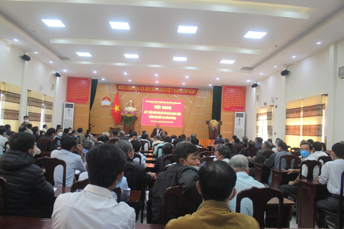 Quang cảnh hội nghị lấy ý kiến nhân dân đối với dự án hoàn thiện đường Võ Chí Công.