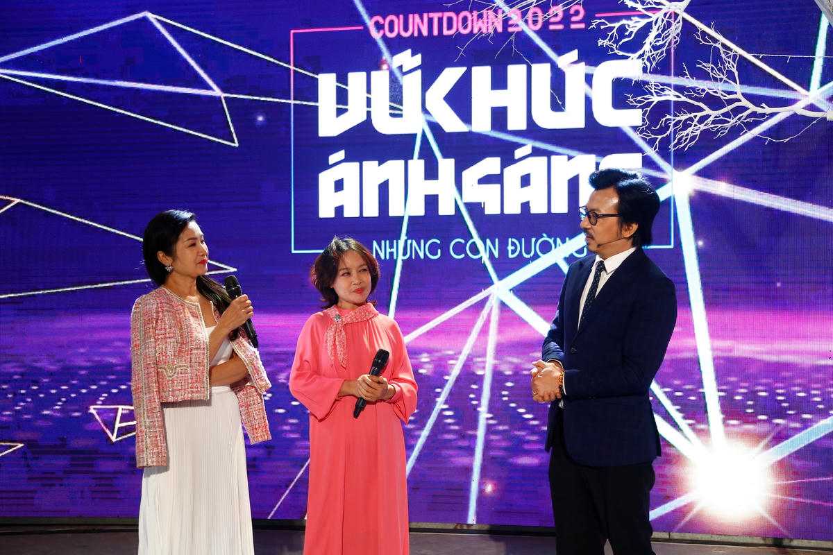 Phần giao lưu của MC Đinh Tiến Dũng.