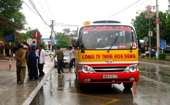 Hằng ngày, ông K. đều đi làm bằng xe buýt nhanh số 5 tuyến từ TX Bỉm Sơn đi TP Thanh Hóa. Ảnh: Mạnh Cường BTH