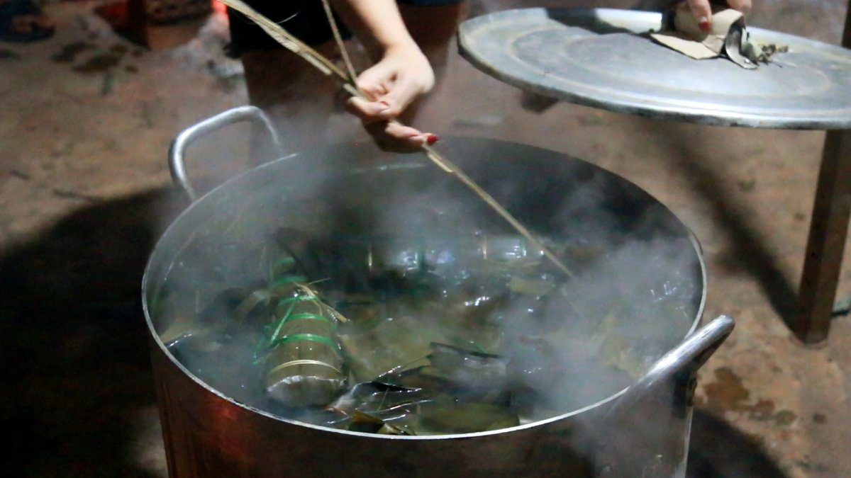 Những chiếc bánh tuy là nhỏ nhưng mang cả tấm lòng, thể hiện sự yêu thương, trân trọng, tương trợ những lúc khó khăn của người dân Đắk Lắk gửi đến đồng bào vùng lũ, hy vọng có thể một phần nào đó giúp họ có thêm niềm tin, sức mạnh để vượt qua khó khăn, sớm trở lại cuộc sống ổn định.