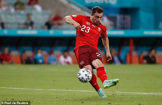 Shaqiri tỏa sáng rực rỡ với một cú đúp bàn thắng