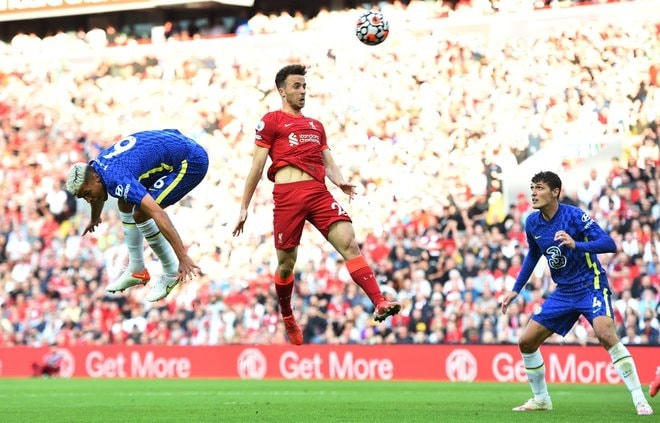 Dù chơi hơn người, đội chủ nhà không thể ghi bàn trước hàng thủ chắc chắn của Chelsea.