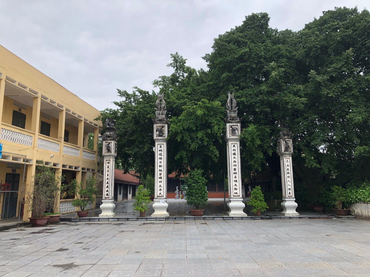 Đình Nhật Tân (quận Tây Hồ), cũng từng bị trộm cổ vật. Ảnh: Quang Tấn.