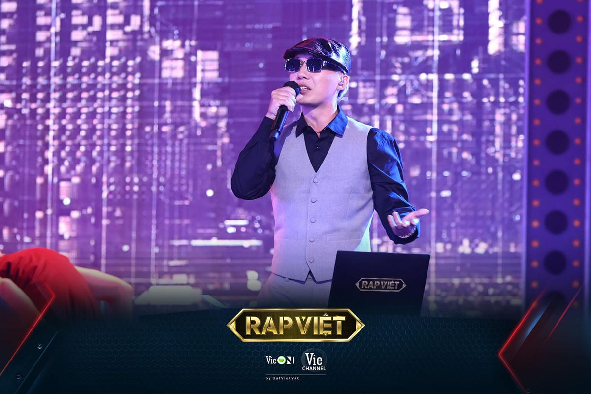 Cái tên thứ 2 bước vào đêm chung kết Rap Việt mùa 2 là B - Wine, thí sinh thuộc hàng đáng gờm của đội Rhymastic.