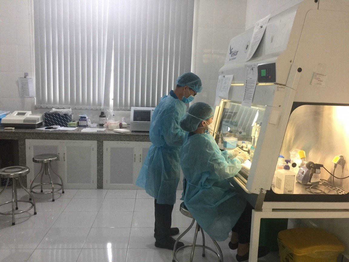 CDC Đắk Nông thực hiện xét nghiệm các mẫu bệnh phẩm trong phòng chống Covid-19.