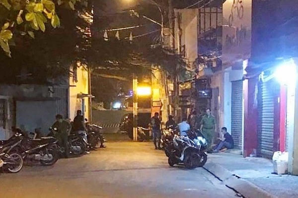 Hiện trường vụ nam thanh niên tử vong trong tư thế lạ. Ảnh: Sài Gòn giải phóng