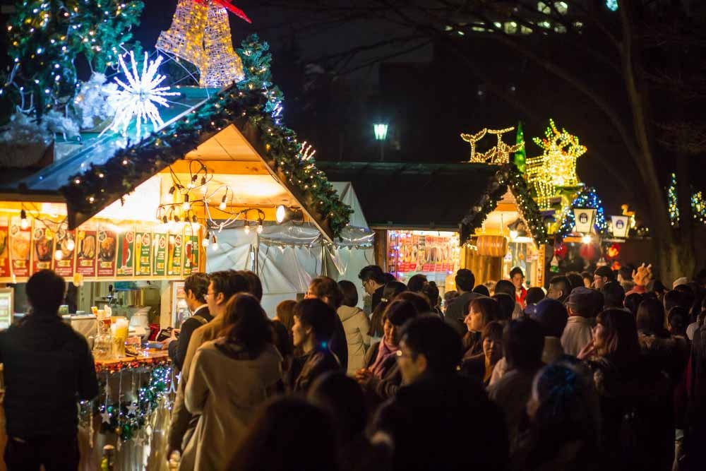Khu chợ Giáng sinh Tokyo ngập tràn sắc màu. Ảnh: The Japan Times.  