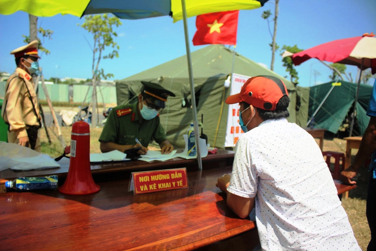 Một điểm chốt chặn kiểm soát y tế ở vùng biên giới Quảng Nam.