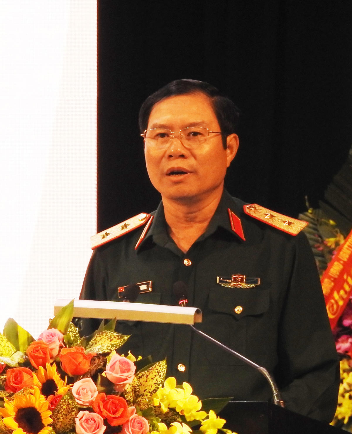 Ủy viên Trung ương Đảng, Ủy viên Quân ủy Trung ương, Thứ trưởng Bộ Quốc phòng, Trung tướng Nguyễn Tân Cương phát biểu khai mạc Hội thảo. Ảnh: Thanh Tùng.