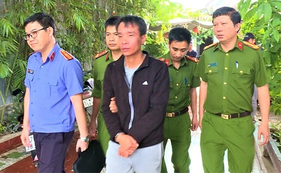Đối tượng Dũng bị bắt giữ, tạm giam. Ảnh: Nhân Dân