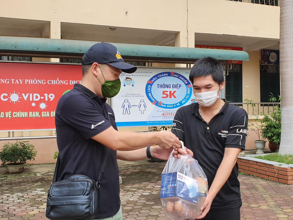 "Kế hoạch sắp tới, chúng tôi sẽ liên kết với các đơn vị đồng hành hỗ trợ sinh viên của nhiều trường đại học khác trên địa bàn Hà Nội, mỗi tuần 2 trường. Cùng với đó là phối hợp với chính quyền địa phương thực hiện chương trình hỗ trợ người dân trong các khu cách ly", đại diện Food Banks Việt Nam cho hay.