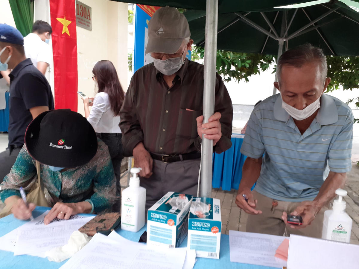 Phó Thủ tướng Lê Minh Khái đi bầu từ rất sớm tại TP Thủ Đức