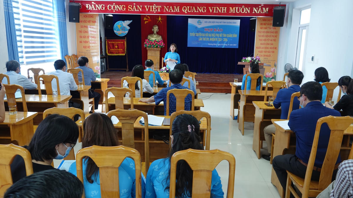 Quang cảnh buổi họp báo do Hội LHPN tỉnh Quảng Bình tổ chức.