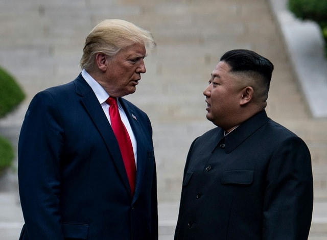 Tổng thống Mỹ Donald Trump và nhà lãnh đạo Triều Tiên Kim Jong-un (Ảnh: Reuters).