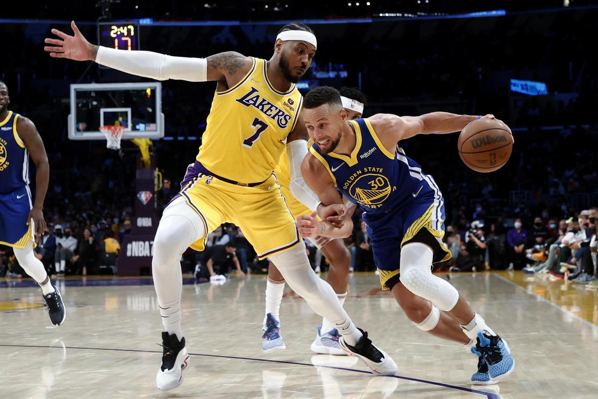 Một trận đấu bóng rổ NBA sôi động ở Los Angeles, Mỹ. Ảnh: AP/Ringo HW Chiu.