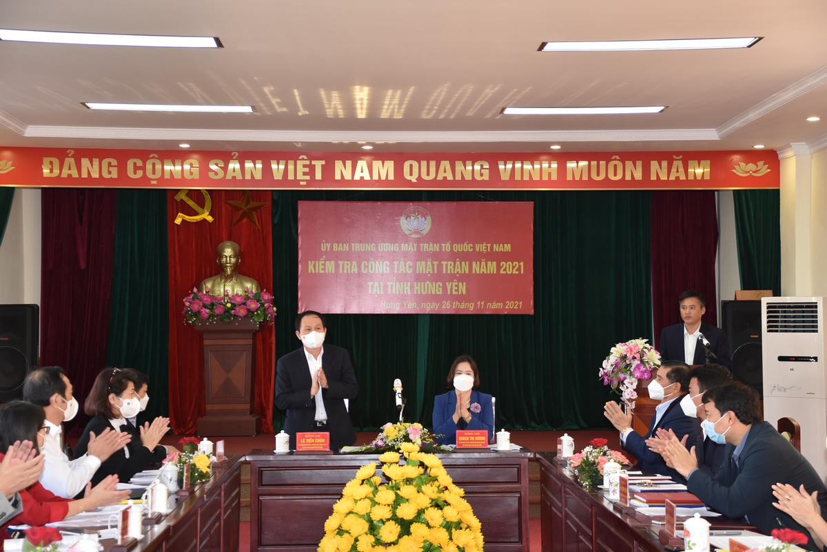 Phó Chủ tịch - Tổng Thư ký Lê Tiến Châu kiểm tra công tác Mặt trận tại tỉnh Hưng Yên.