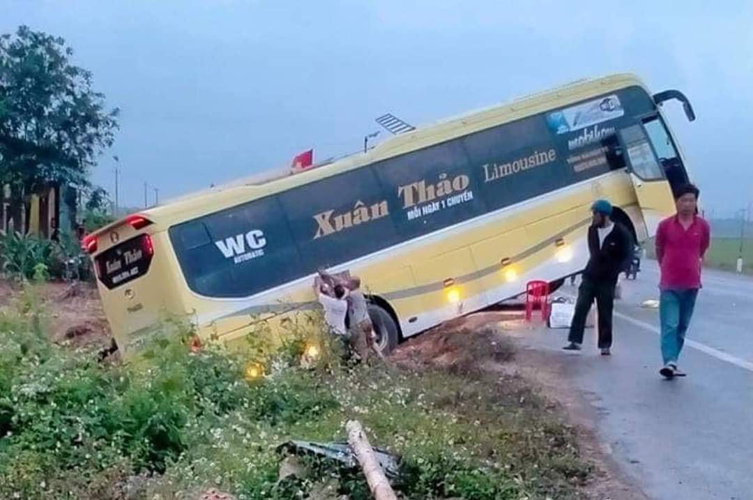 Hiện trường vụ tai nạn xảy ra tại huyện Vĩnh Linh khiến bà V. tử vong tại chỗ. Ảnh: V.L.