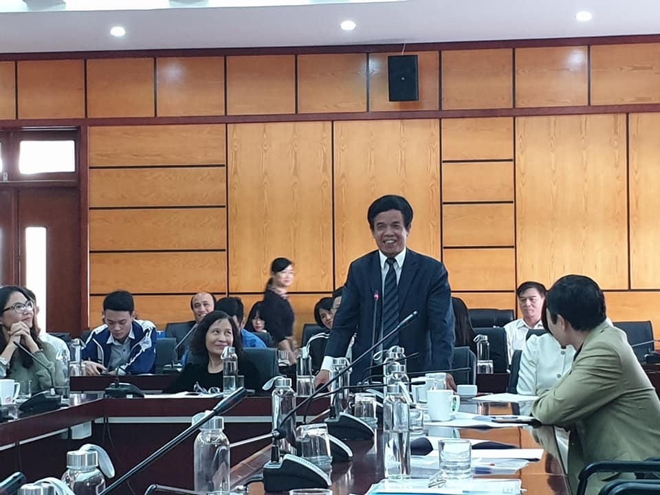 GS.TS Lê Hồng Hạnh phát biểu tại một hội thảo khoa học.