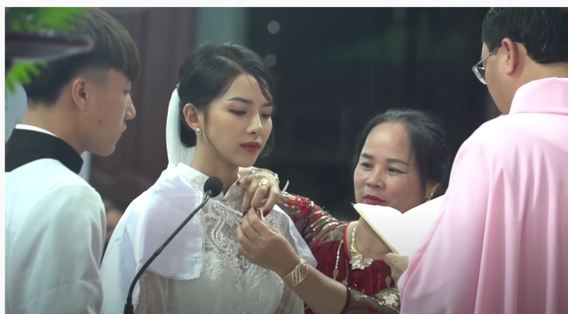 Phan Mạnh Quỳnh cưới hotgirl: Cô dâu diễm lệ, chú rể hát ‘Vợ người ta’