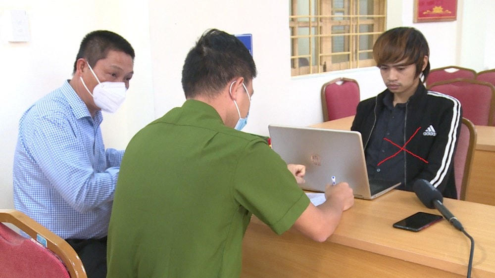 Trần Văn Mạnh tại cơ quan công an.