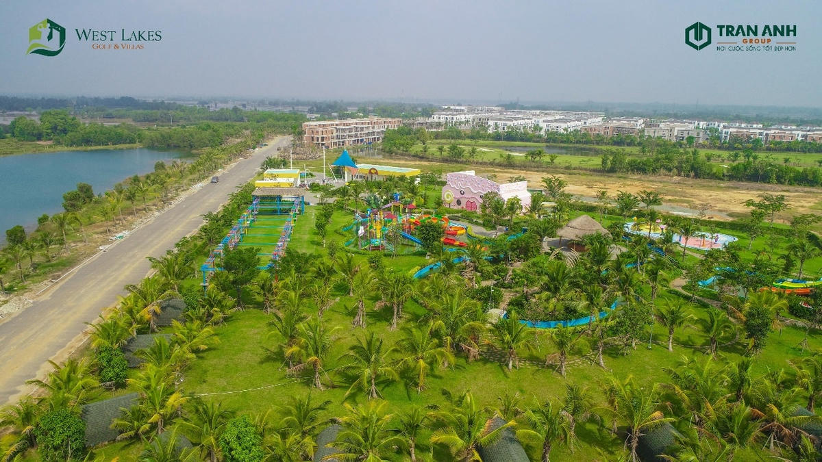 Công viên nước tại West Lakes Golf & Villas đã đi vào hoạt động.