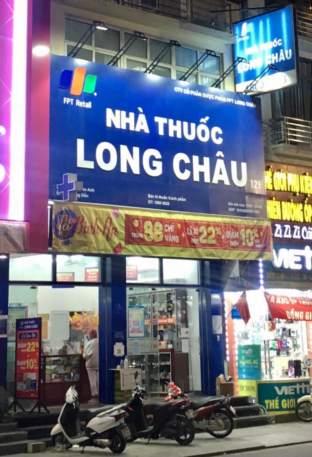 Các nhà thuốc thuộc hệ thống nhà thuốc Long Châu đã mở bán mở bán thuốc chứa hoạt chất Molnupiravir điều trị Covid-19 do Việt Nam sản xuất.