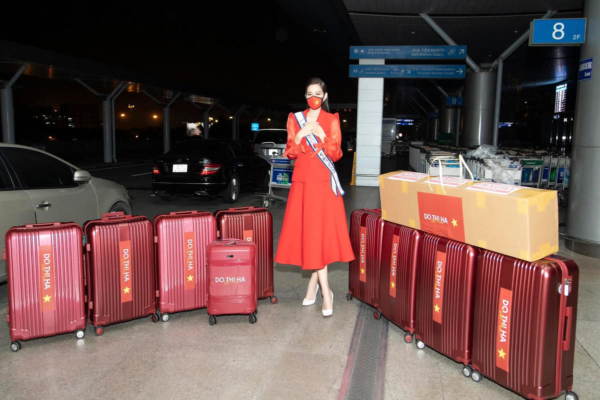 Đỗ Thị Hà lên đường thi dự thi Miss World 2021. 