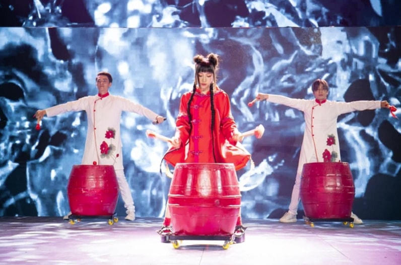 Màn trình diễn ấn tượng của Mỹ Anh khiến cả 4 Master phải đứng lên hưởng ứng.