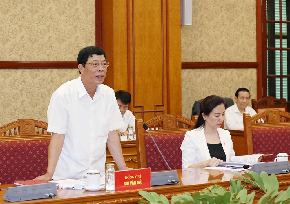 Ông Bùi Văn Hải, Ủy viên Trung ương Đảng, Bí thư Tỉnh uỷ Bắc Giang trình bày báo cáo tại buổi làm việc của Bộ Chính trị với Ban Thường vụ Tỉnh ủy Bắc Giang, chiều 14/9/2020. (Ảnh: Phương Hoa/TTXVN).