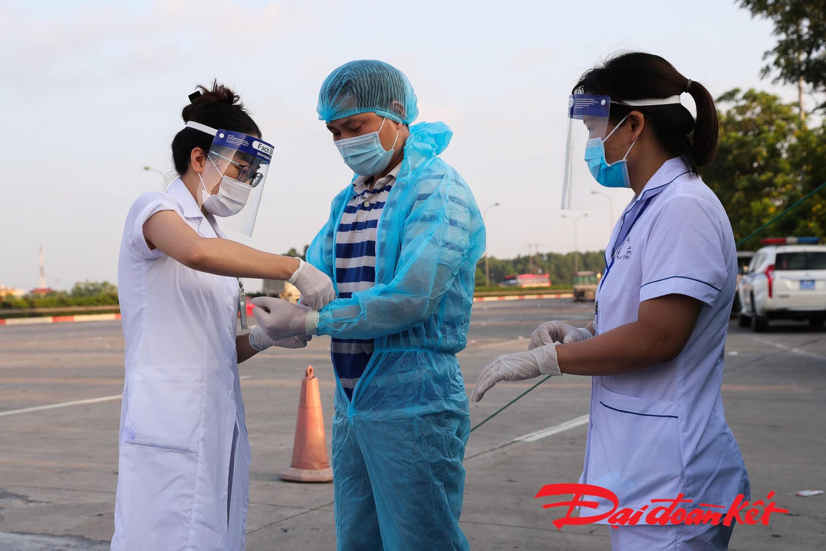 [ẢNH] Cận cảnh chốt kiểm soát tại các cửa ngõ Hà Nội