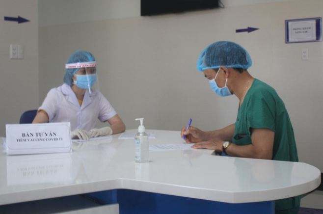 Hiện nay, tỉnh Gia Lai vẫn đang khẩn trương tiêm vắc xin Covid-19 cho lực lượng ở tuyến đầu chống dịch. Nguồn: Dân trí