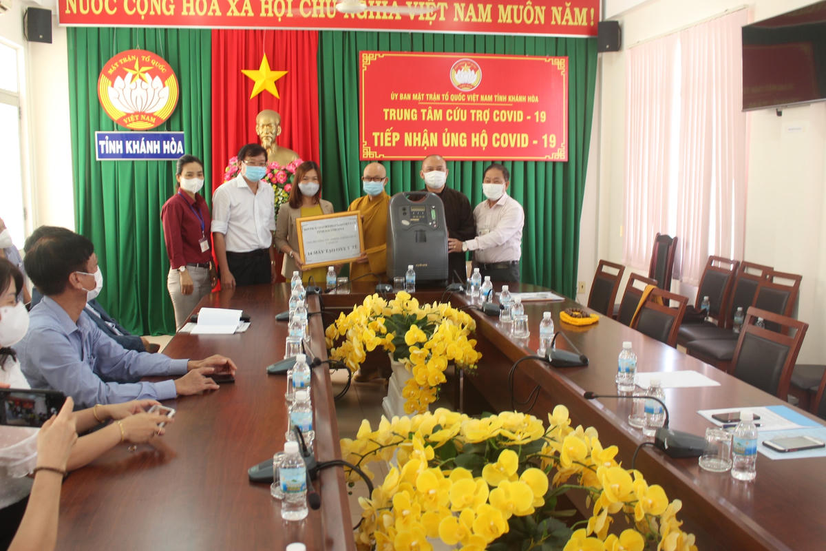 Mặt trân Khánh Hòa tiếp nhận ủng hộ phòng chống Covid.