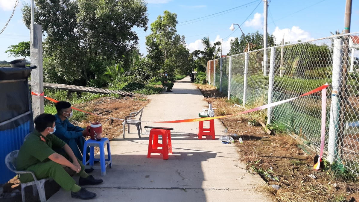 Lập chốt chặn tại các cửa ngõ ra vào Xã Mỹ Lợi A, huyện Hoà Bình, tỉnh Bạc Liêu.