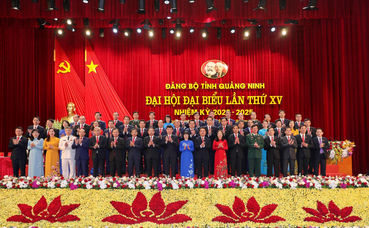 Ban chấp hành Đảng bộ tỉnh Quảng Ninh lần thứ XV, nhiệm kỳ 2020 - 2025 ra mặt Đại hội. 