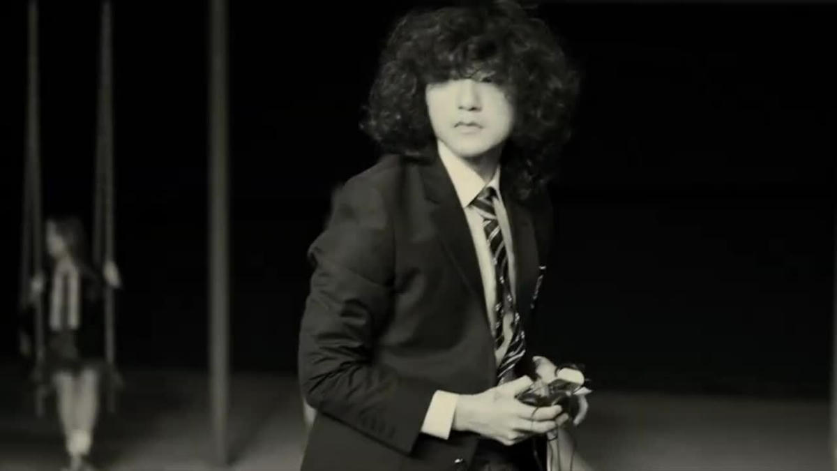 Hình ảnh trong MV bị tẩy chay vì không phù hợp, cổ súy hành động tiêu cực.