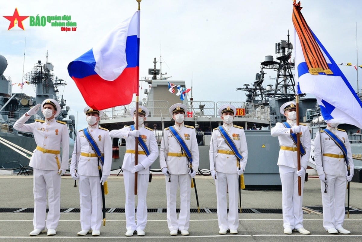 Lễ khai mạc môn thi “Cúp biển” trong khuôn khổ Hội thao Quân sự quốc tế (Army Games) 2021 ngày 22/8 tại Quân cảng của Hạm đội Thái Bình Dương thuộc Hải quân Liên bang (LB) Nga ở TP Vladivostok. Ảnh: Mỹ Hạnh/Báo QĐND.