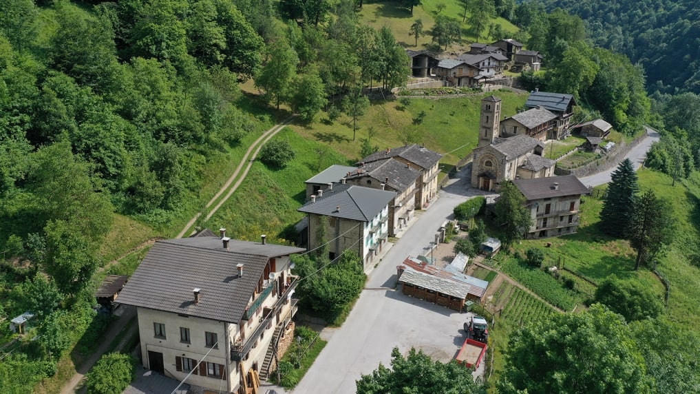 Ngôi làng chăn cừu Coumboscuro ở Italy. Ảnh: CNN.