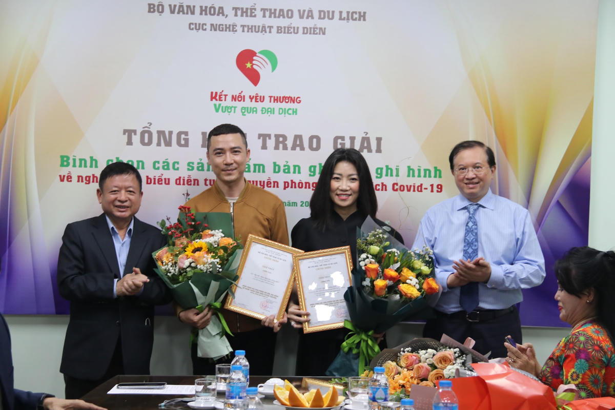 Trao giải Nhất cho các sản phẩm xuất sắc.