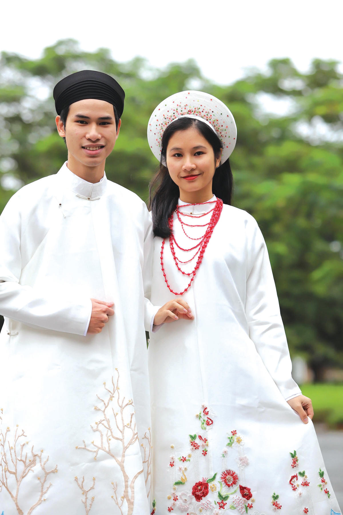 Thiết kế áo dài của họa sĩ Nguyễn Đức Bình.  