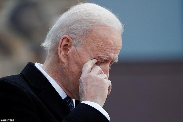 Ông Biden xúc động trong bài phát biểu ở bang Delaware trước khi tới Washington DC. Ảnh: Reuters.  