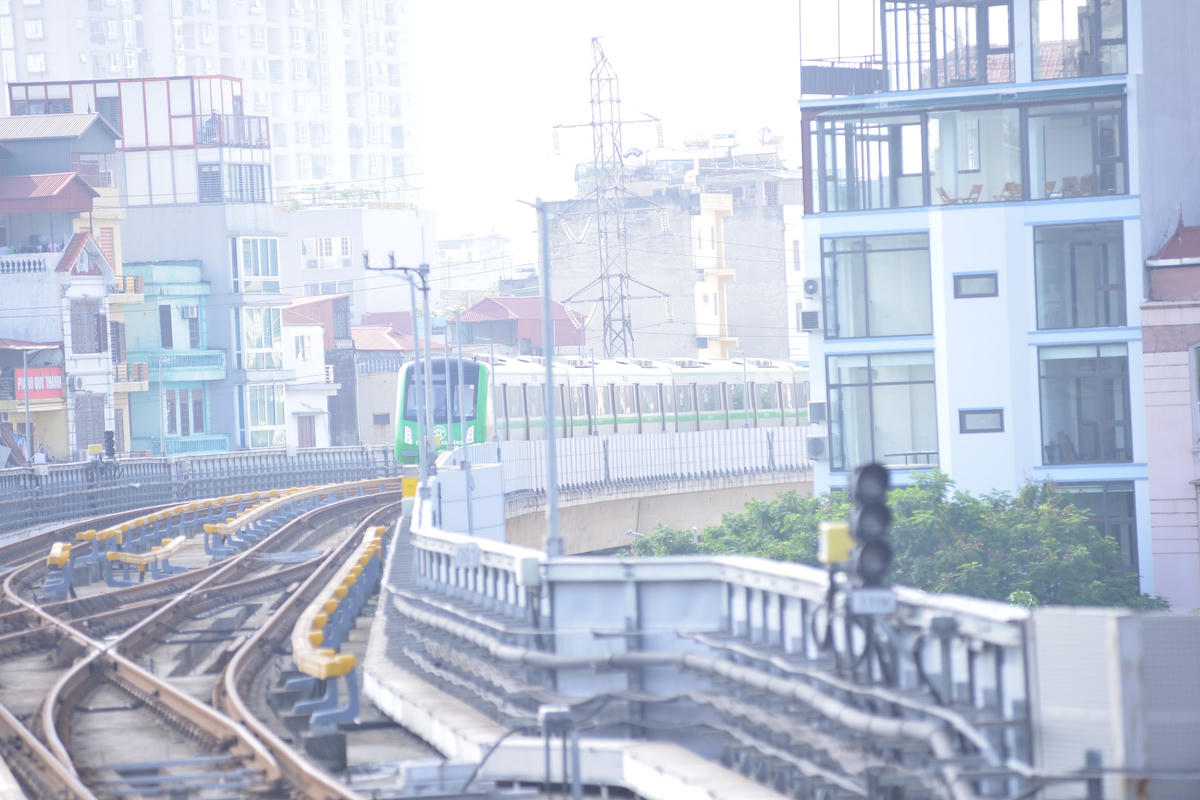 Dự án đường sắt đô thị Cát Linh - Hà Đông dài 13 km, đi hoàn toàn trên cao, có 12 nhà ga. Điểm đầu là ga Cát Linh (phố Cát Linh, quận Ba Đình, Hà Nội) và điểm cuối ga Yên Nghĩa (bến xe Yên Nghĩa, quận Hà Đông). Dự án có 13 đoàn tàu. Có tổng mức đầu tư ban đầu vào năm 2008 là 8.769 tỷ đồng (tương đương 552,8 triệu USD). Đến năm 2017, tổng vốn đầu tư tăng lên 18.000 tỷ đồng (khoảng 868 triệu USD). Dự án sử dụng vốn vay của Chính phủ Trung Quốc và vốn đối ứng trong nước.